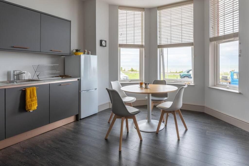 Waves@walpole - 2 Bed Flat With Amazing Sea Views Apartment *