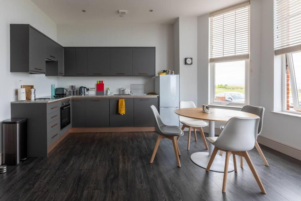 Waves@walpole - 2 Bed Flat With Amazing Sea Views Apartment