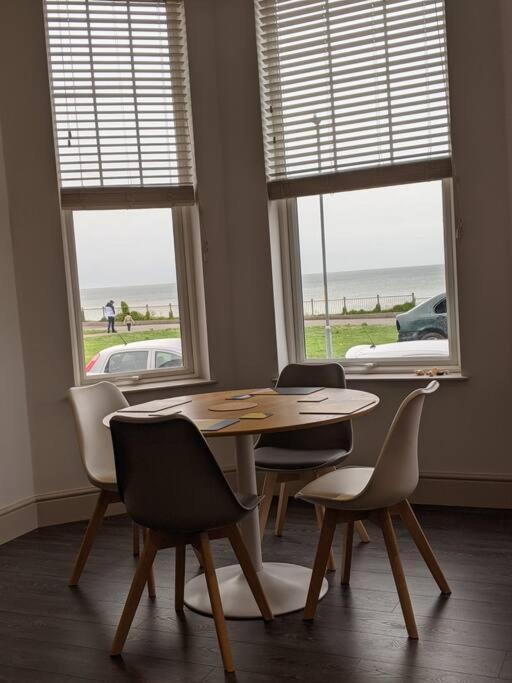 Waves@walpole - 2 Bed Flat With Amazing Sea Views Apartment *