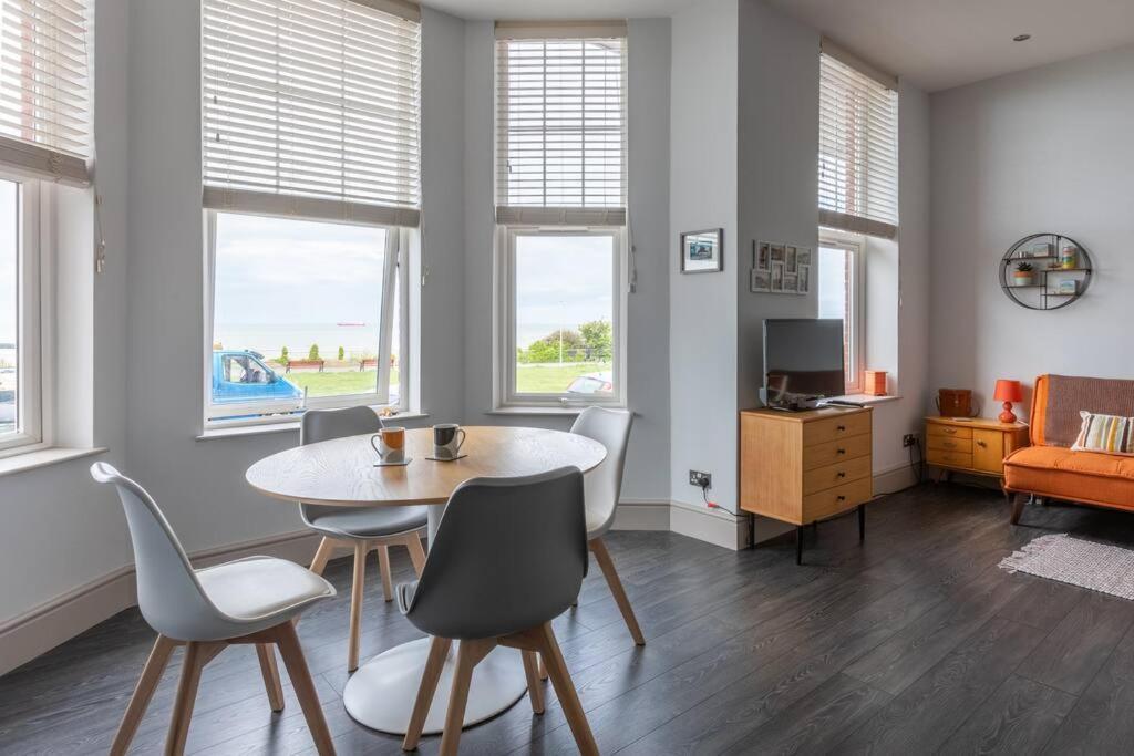 Apartment Waves@walpole - 2 Bed Flat With Amazing Sea Views