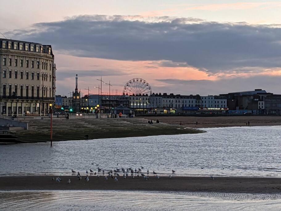Waves@walpole - 2 Bed Flat With Amazing Sea Views *