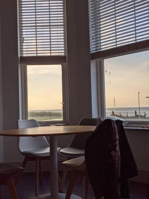 Waves@walpole - 2 Bed Flat With Amazing Sea Views Apartment *