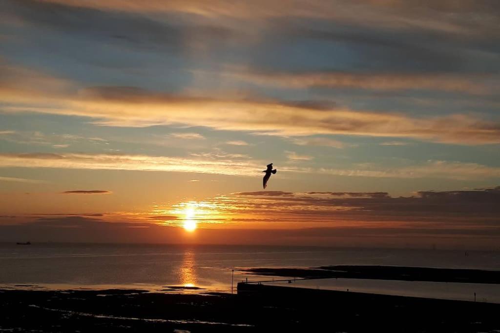 Waves@walpole - 2 Bed Flat With Amazing Sea Views *